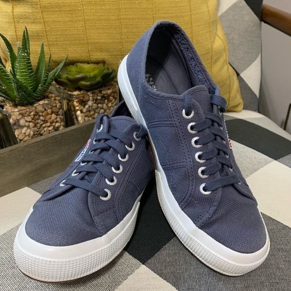 SUPERGA WOMAN’S BLUE CANVAS SNEAKERS IN WOMAN’S SIZE 9 IN EXCELLENT CONDITION!! - Picture 1 of 6